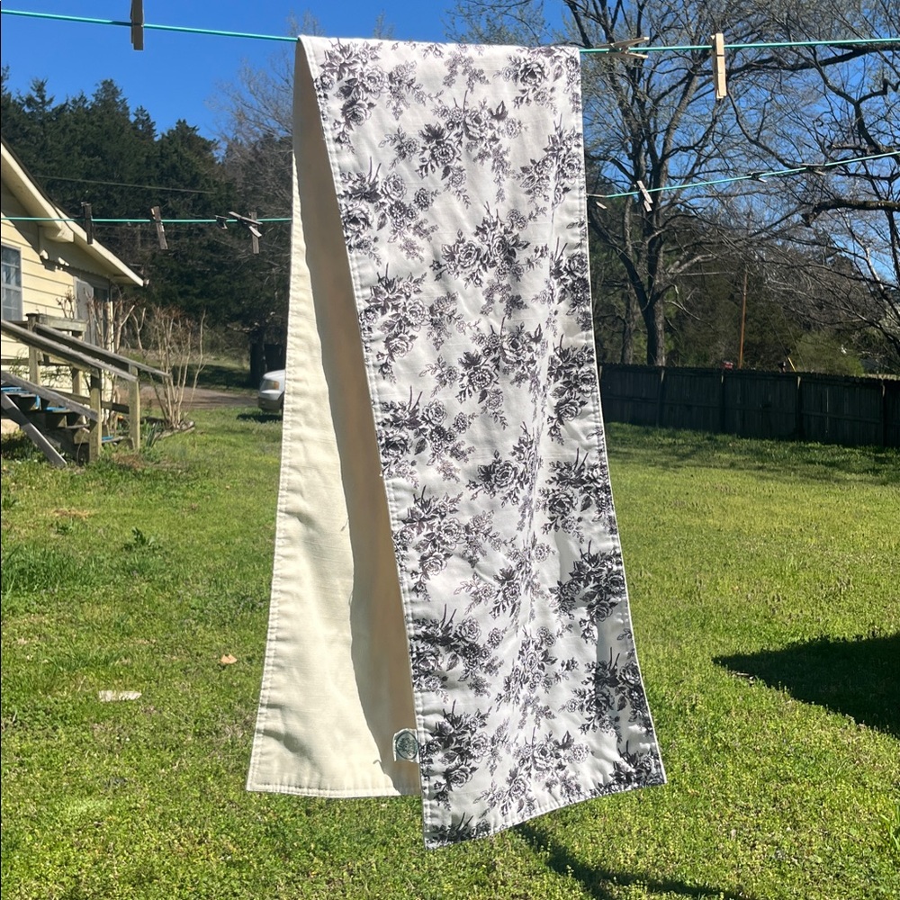 Vintage Laura Ashley Floral Toile Table Runner Cream Color Home Dining Decor